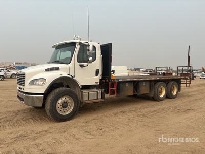 2001 Freightliner FL-60 Camión Caja Abierta