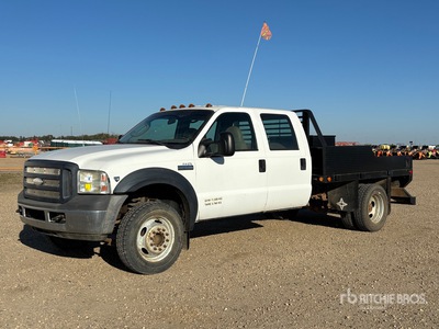 2006 Ford F-450 XL 4x2 Crew Cab شاحنة مسطحة