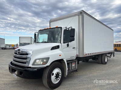 2016 Hino 268 4x2 Furgoneta caja cerrada