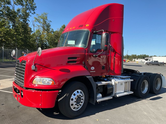 2015 Mack CXU613 T/A Day Cab Truck Tractor 2015 Mack CXU613 T/A Day Cab Truck Tractor