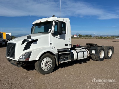 2015 Volvo VNL300 6x4 Cabeza Tractora Cabina Corta