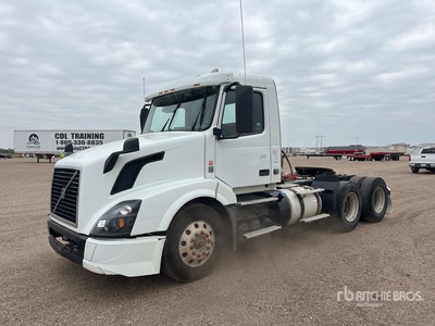 2016 Volvo VNL300 6x4 Cabeza Tractora Cabina Corta