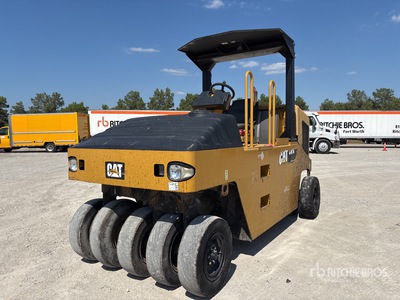 2014 Cat CW-14 11 Wheel Pneumatic Roller