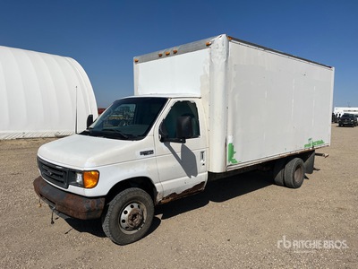 2003 Ford Econoline E-450 4x2 Van Truck