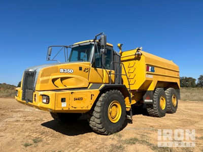 2014 (unverified) Bell B35D 8000 gal 6x6 Articulated Water Truck