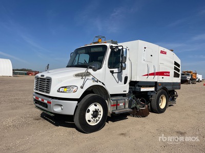 Elgin Road Wizard on 2011 Freightliner M2 Camion barredora