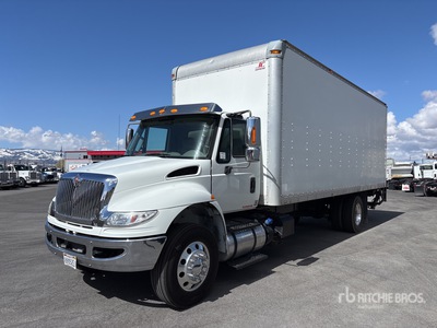 2015 International 4300 4x2 Van Truck
