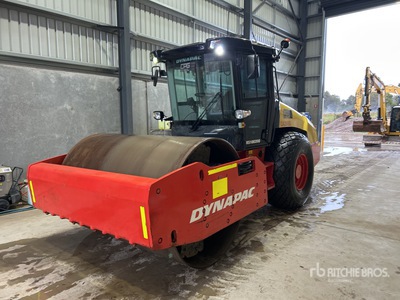 2013 Dynapac CA2800D Compacteur à tambour lisse
