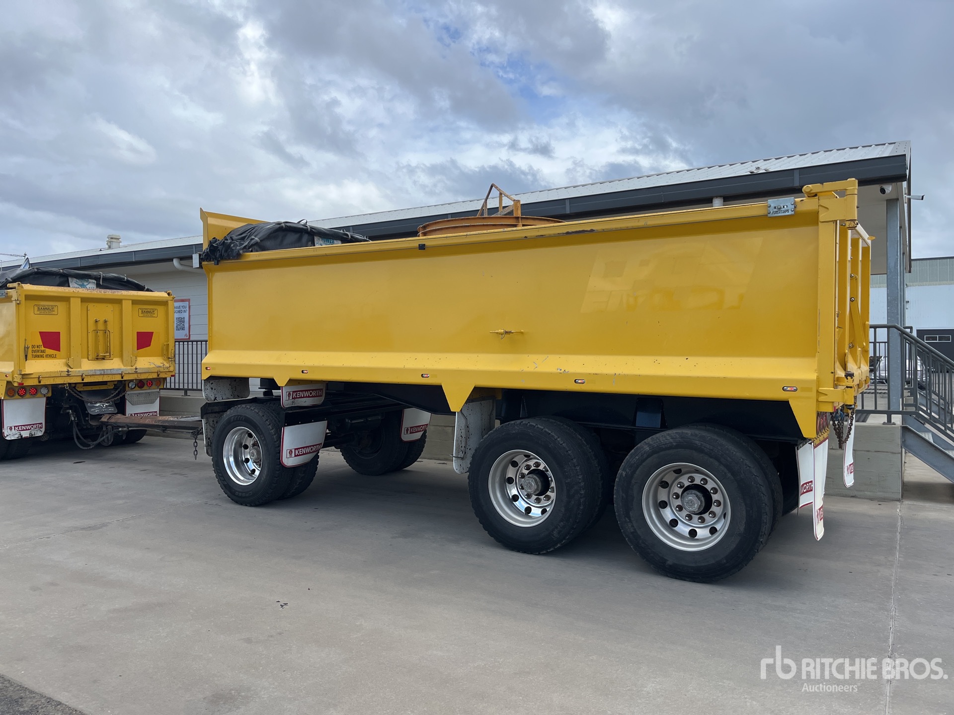 2014 Harris 6 m Super Dog End Dump Trailer