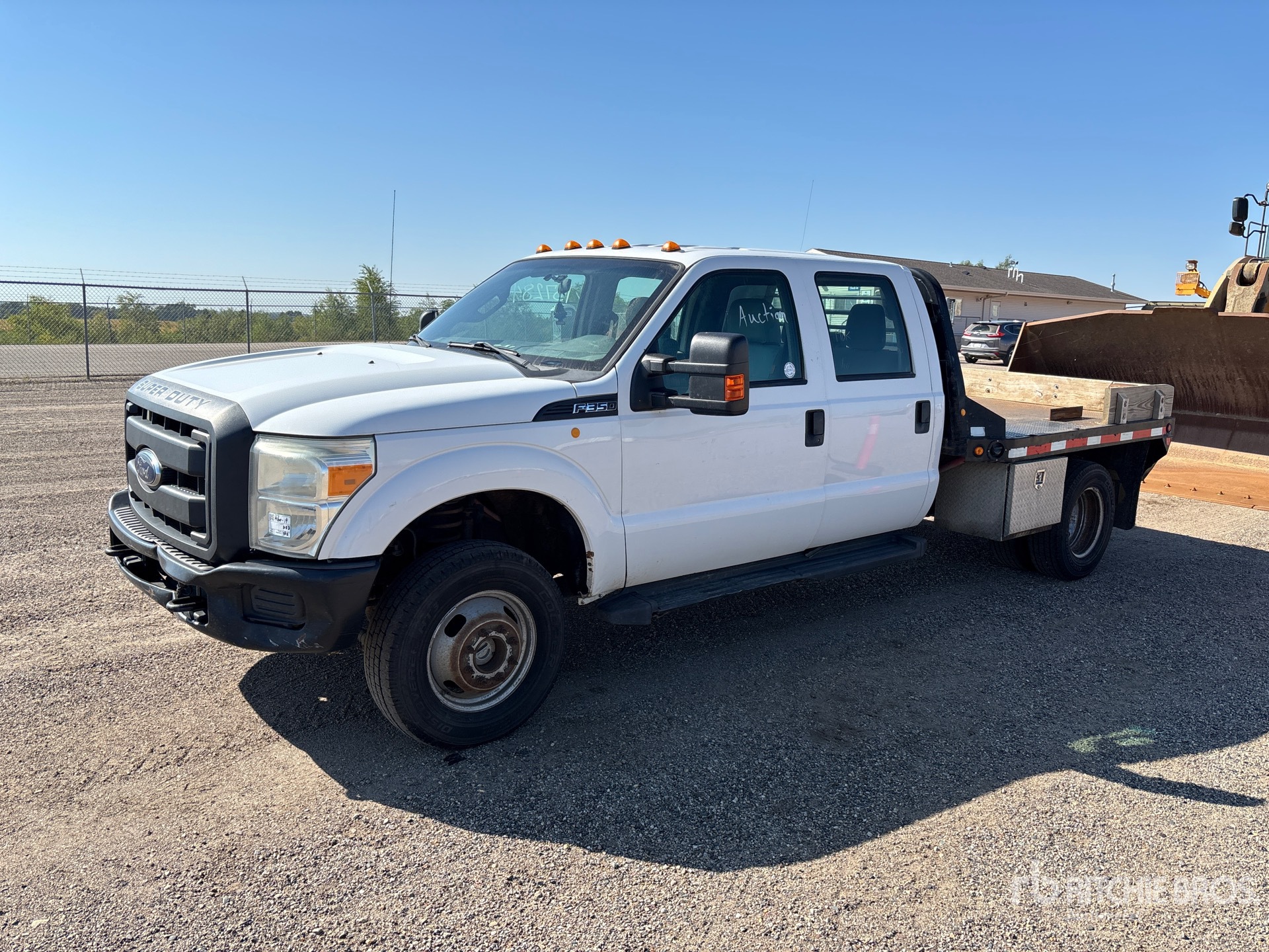2013 Ford F-350 XL 4x4 Crew Cab Flatbed Truck