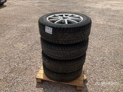 Quantity of (4) 235/60R18 Wheels