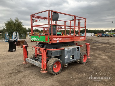 2014 Skyjack SJ6832RT 4x4 Diesel Scissor Lift