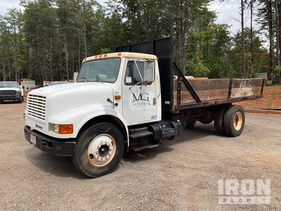 1992 International 4900 4x2 Camión plataforma volquete