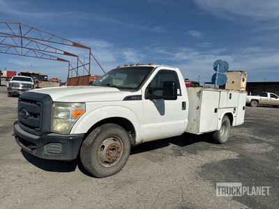 2015 Ford F-350 XL 4x2 Utility Truck