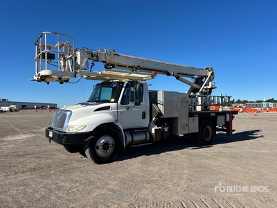 2004 Elliott L60R-MHA 57 ft on 2004 International 4300 4x2 Bucket Truck