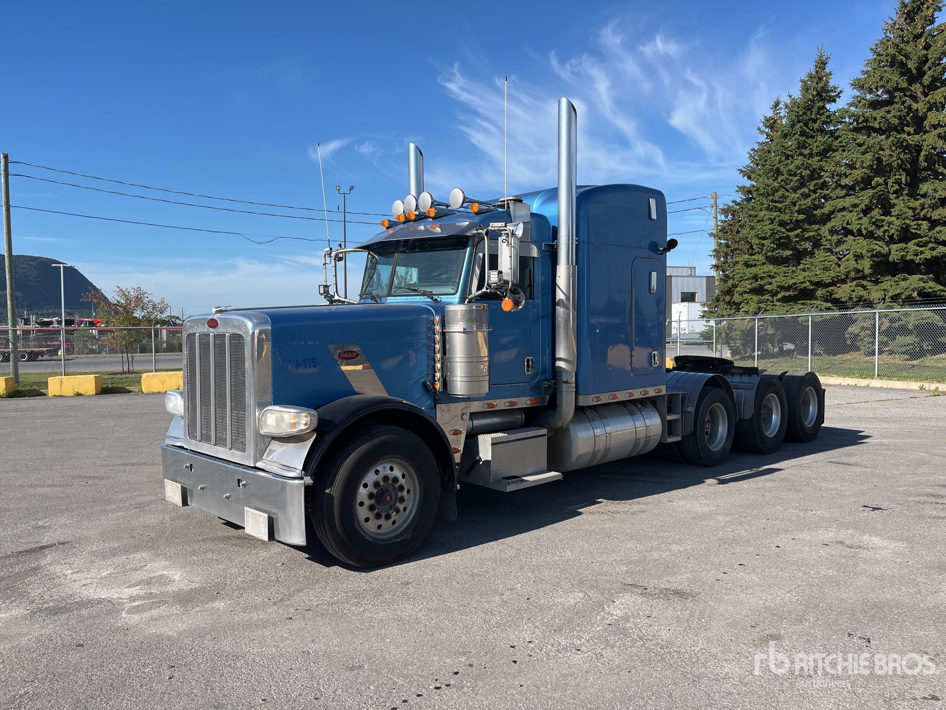 2013 Peterbilt 389 6x6 T/A Sleeper Truck Tractor
