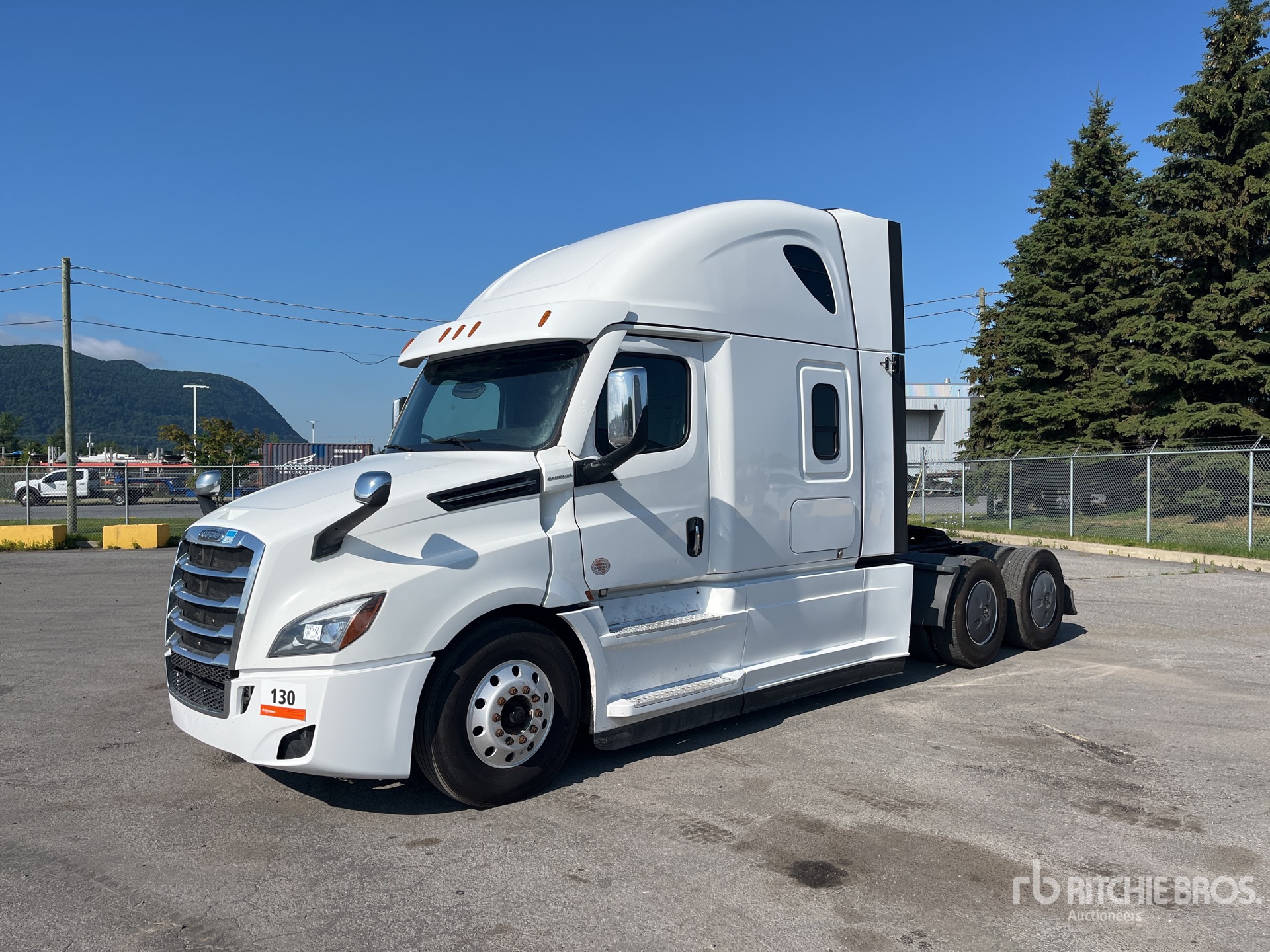 2021 Freightliner Cascadia 126 6x4 T/A Sleeper Truck Tractor
