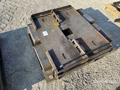 Quantity of (10) 2025 Kit Containers QT-F-BLANK Skid Steer Attachment Mounting Plate (Unused)