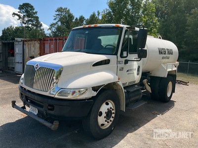 2007 International 4200 2000 gal 4x2 Water vrachtwagen (Inoperable)