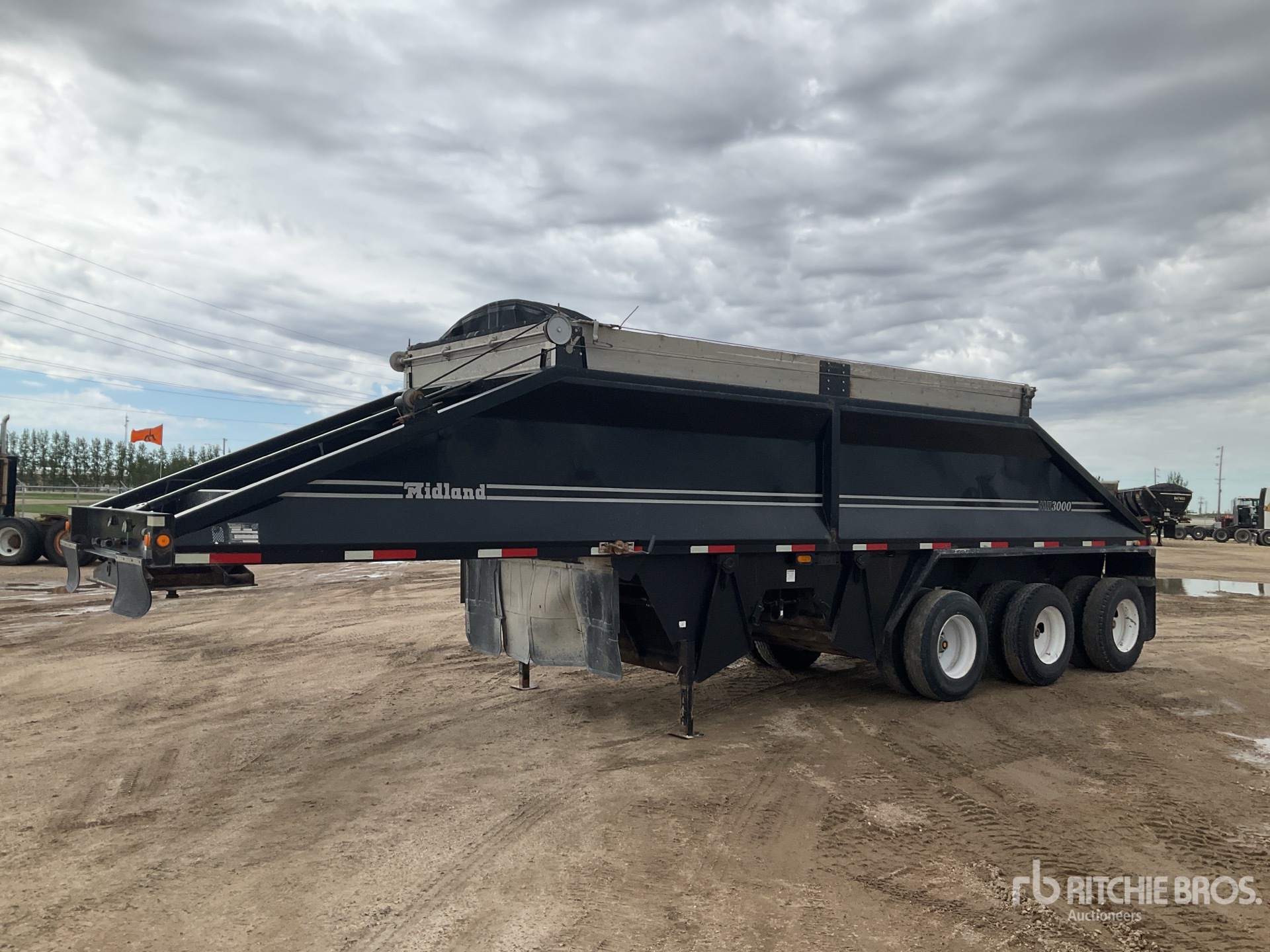 2000 Midland Tri/A Belly Dump Trailer