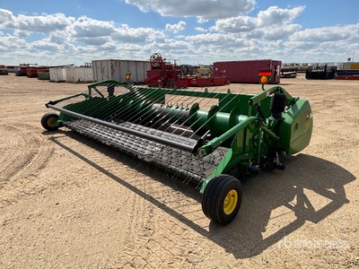 John Deere 615 P 15 ft Belt Pickup Combine Header
