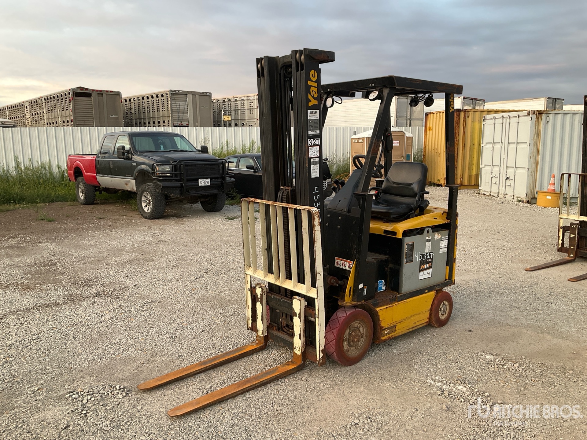 2019 Yale ERC030 2900 lb Pneumatic Tire Electric Forklift