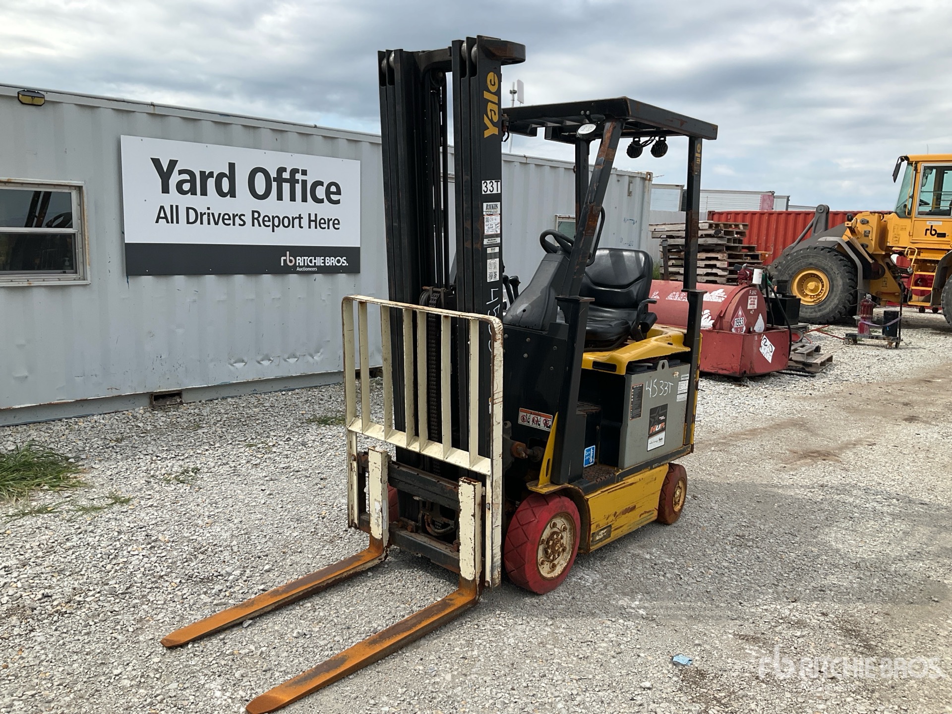 2019 Yale ERC030 2900 lb Pneumatic Tire Electric Forklift