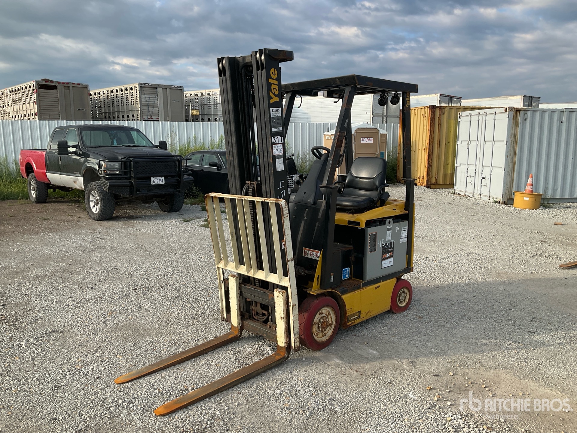 2019 Yale ERC030 2900 lb Pneumatic Tire Electric Forklift