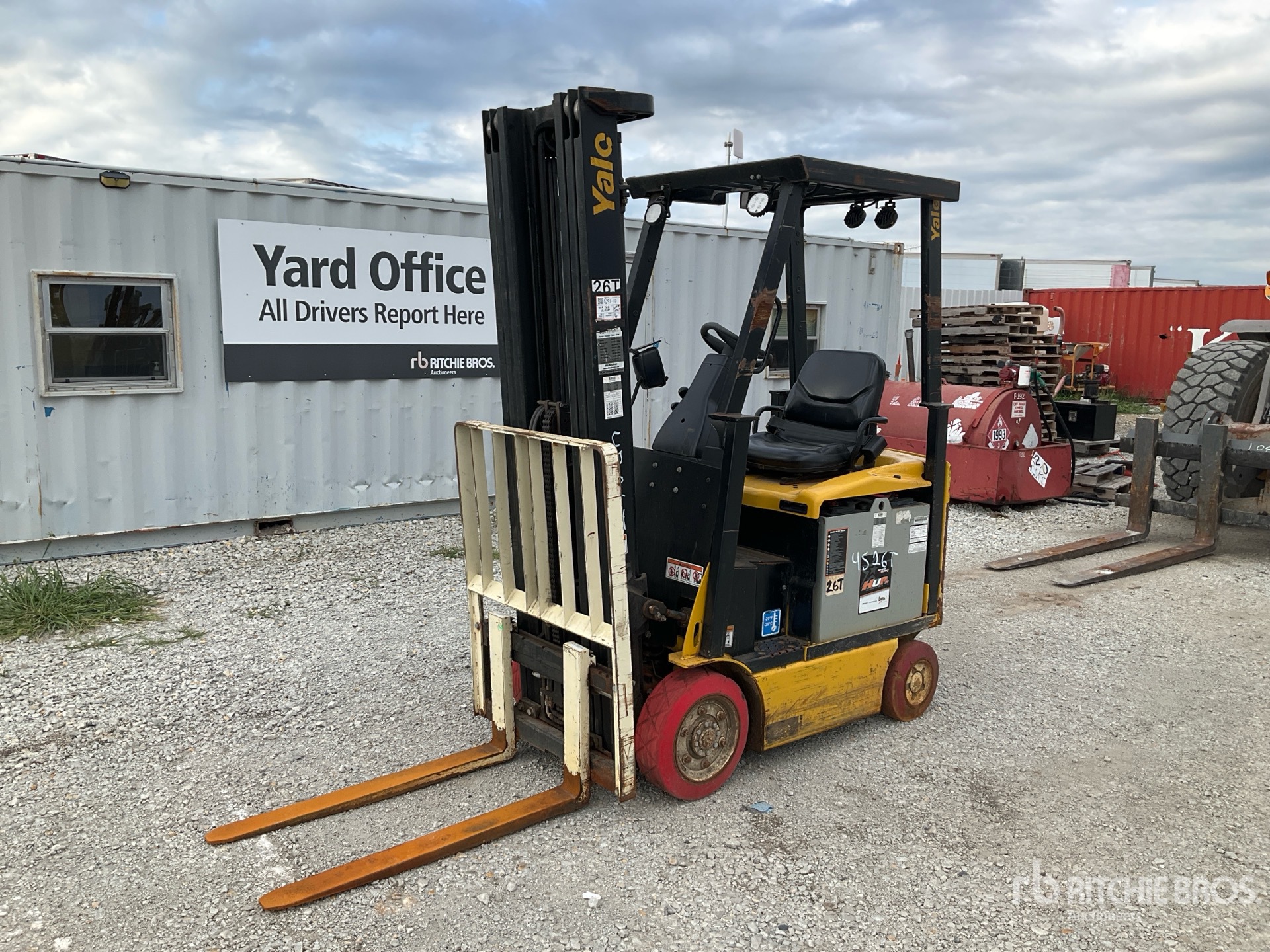 2019 Yale ERC030 2900 lb Pneumatic Tire Electric Forklift