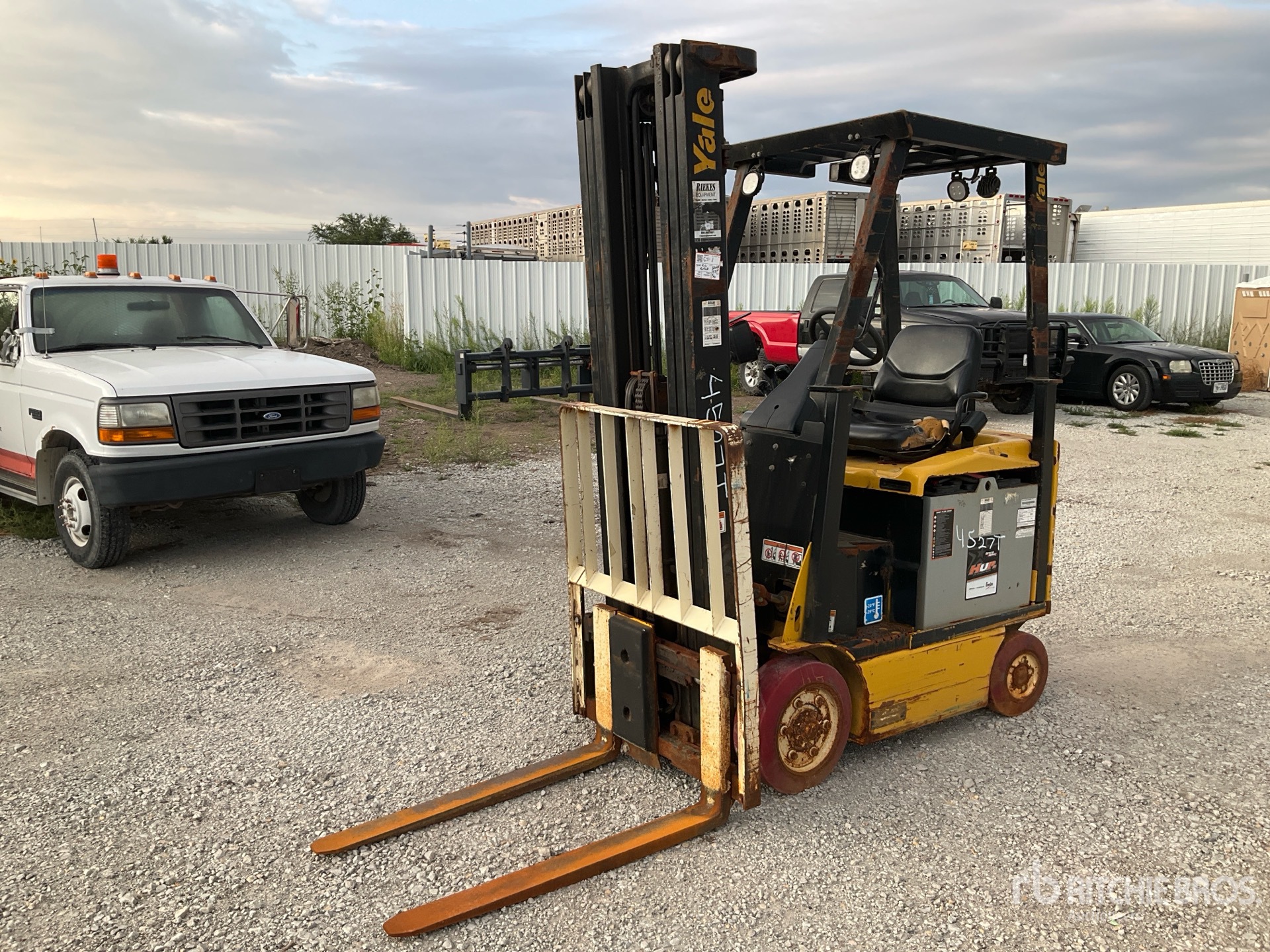2019 Yale ERC030 2900 lb Pneumatic Tire Electric Forklift