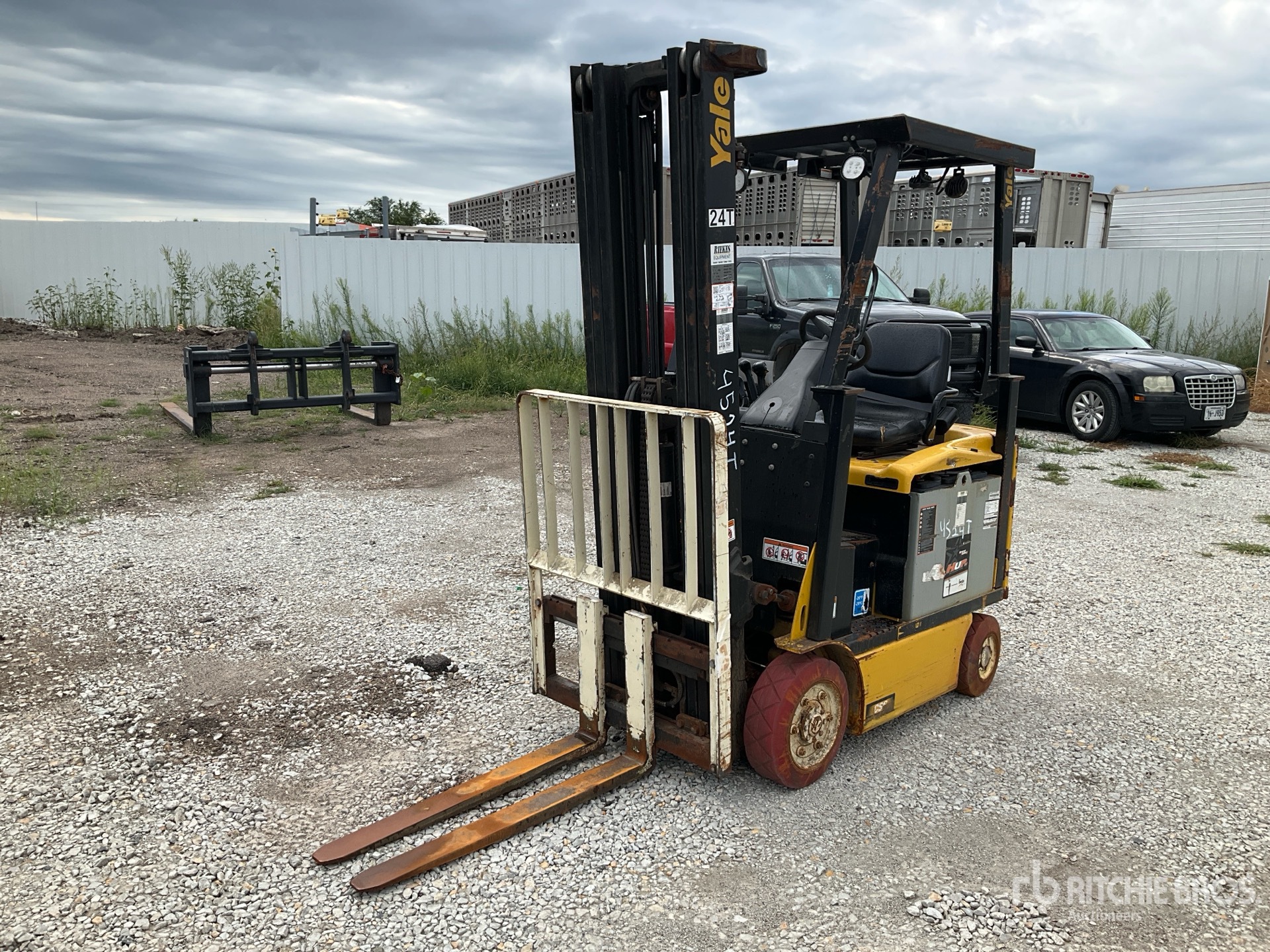 2019 Yale ERC030 2900 lb Pneumatic Tire Electric Forklift