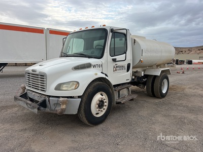 2005 Freightliner M2 106 4x2 Camion cisterna de agua