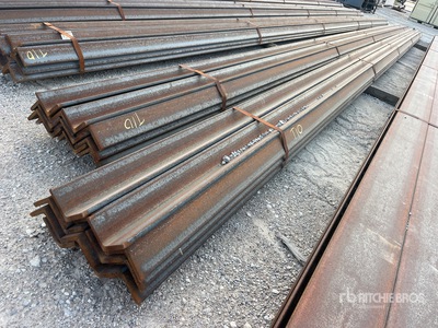 Quantity of (2) Bundles Of 4 in x 4 in x 5/8 in A36/529-50 40 ft Angle Iron Divers - Matériaux de construction