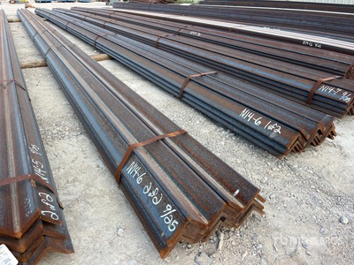 Quantity of (2) Bundles Of 4 in x 4 in x 5/8 in A36/529-50 40 ft Angle Iron Divers - Matériaux de construction