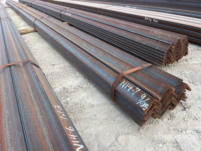Quantity of (1) Bundle Of 1/2 in x 3 1/2 in x 1/2 in A36/529-50 40 ft Angle Iron Divers - Matériaux de construction