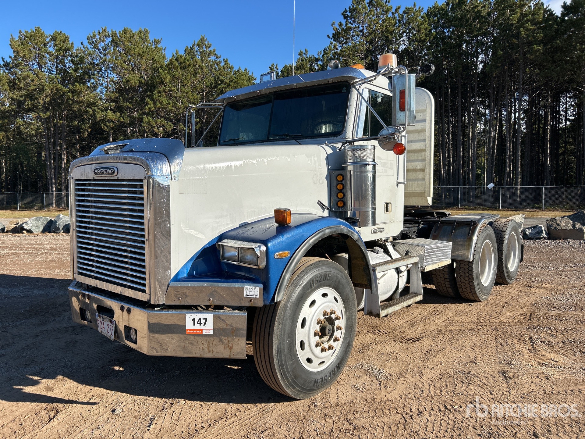 2001 Freightliner FLD 120 6x4 تراكتور شاحنة نهارية (ثنائية المحور)