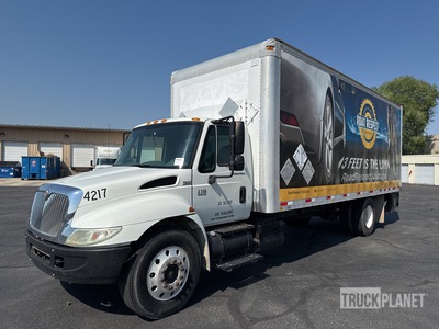 2007 International 4x2 w/liftgate Camion fourgon