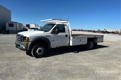 2006 Ford F-550 XL 4x2 Flatbed Truck
