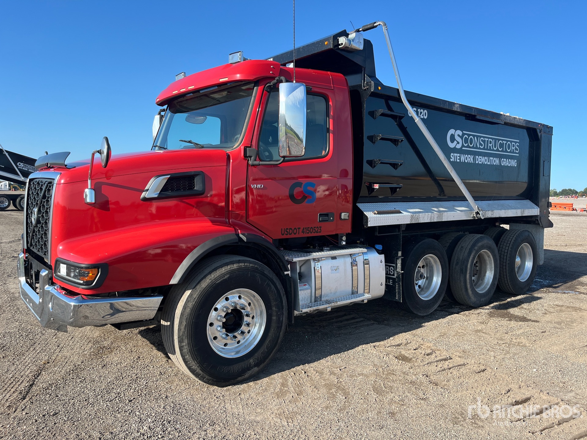 2022 Volvo VHD 8x4 Camion à benne basculante Tri/E