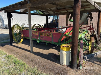 John Deere antique Manure Spreader
