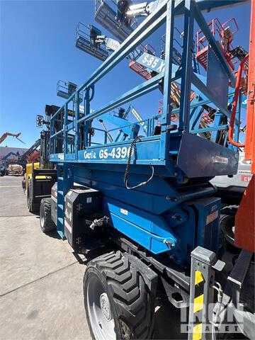 ELEVADOR TIJERA GENIE GS4390RTROUGHTERRAIN