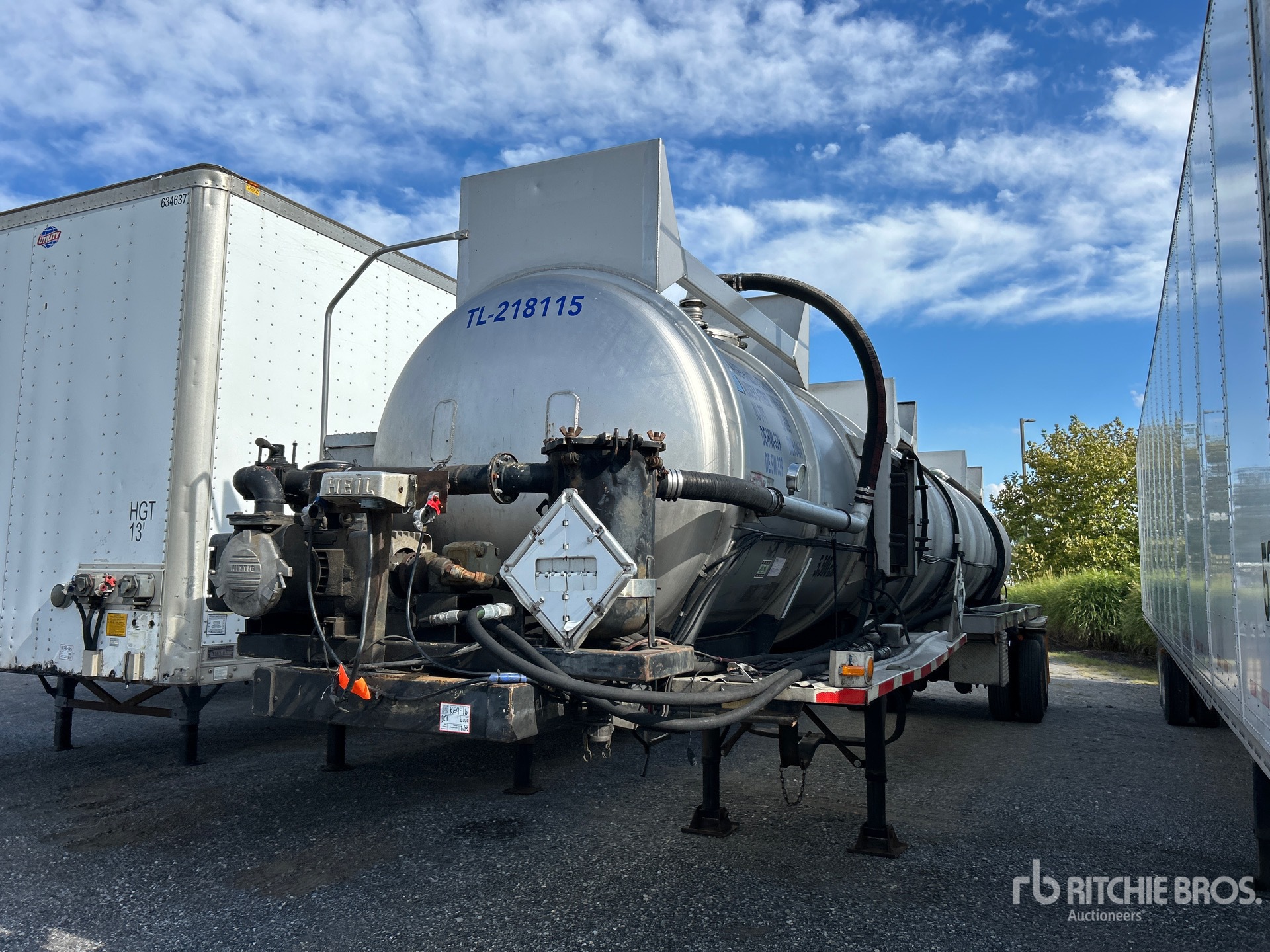 1985 Heil 5500 gal T/A Vacuum Tanker Trailer