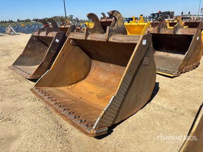 72 in Q/C Cleanup Excavator Bucket - Fits 250 Series
