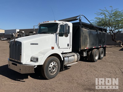 2014 Kenworth T800 6x4 Live-Bottom Truck