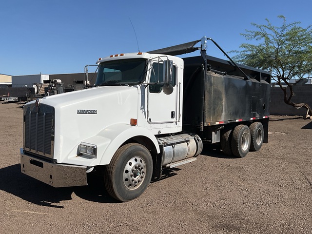 2014 Kenworth T800 6x4 Live-Bottom Truck