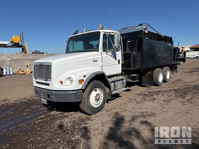 1999 Freightliner FL112 6x4 Camion parcheador en caliente