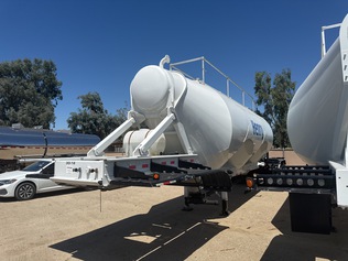 Pneumatic Bulk Trailers