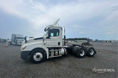 2019 Freightliner Cascadia 126 6x4 Day Cab Truck Tractor