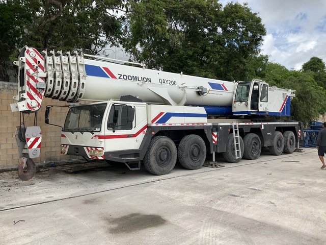 2016 Zoomlion QAY200 200 ton 12x8x10 All Terrain Crane 2016 Zoomlion QAY200 200 ton 12x8x10 All Terrain Crane