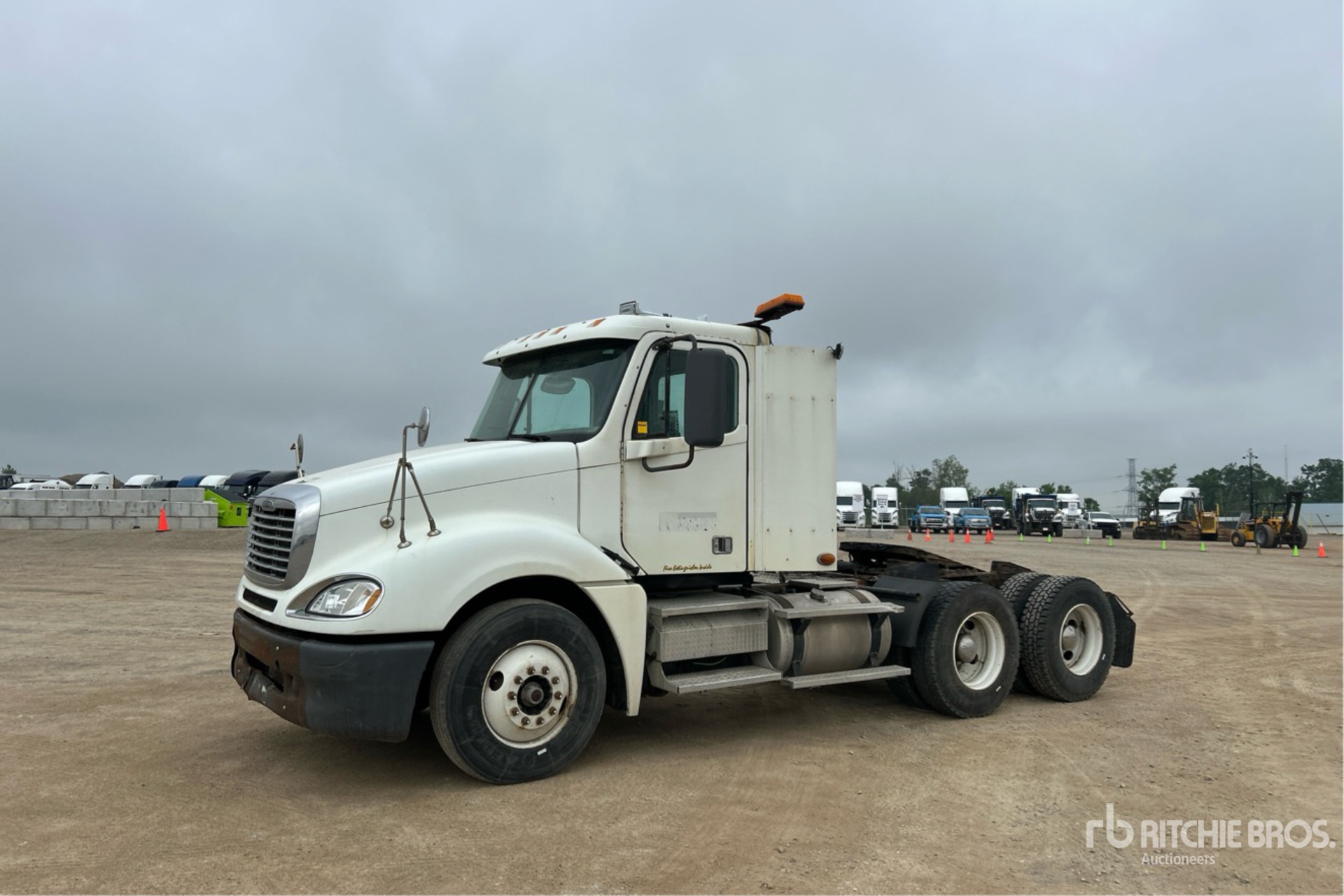 2009 Freightliner Columbia 120 6x4 T/A Day Cab Truck Tractor